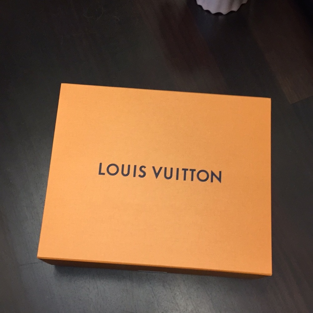 LOUIS VUITTON EXTRA LARGE BOX.